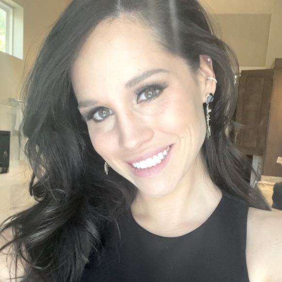 Meet your Posher, Jessica - Picture 1 of 1